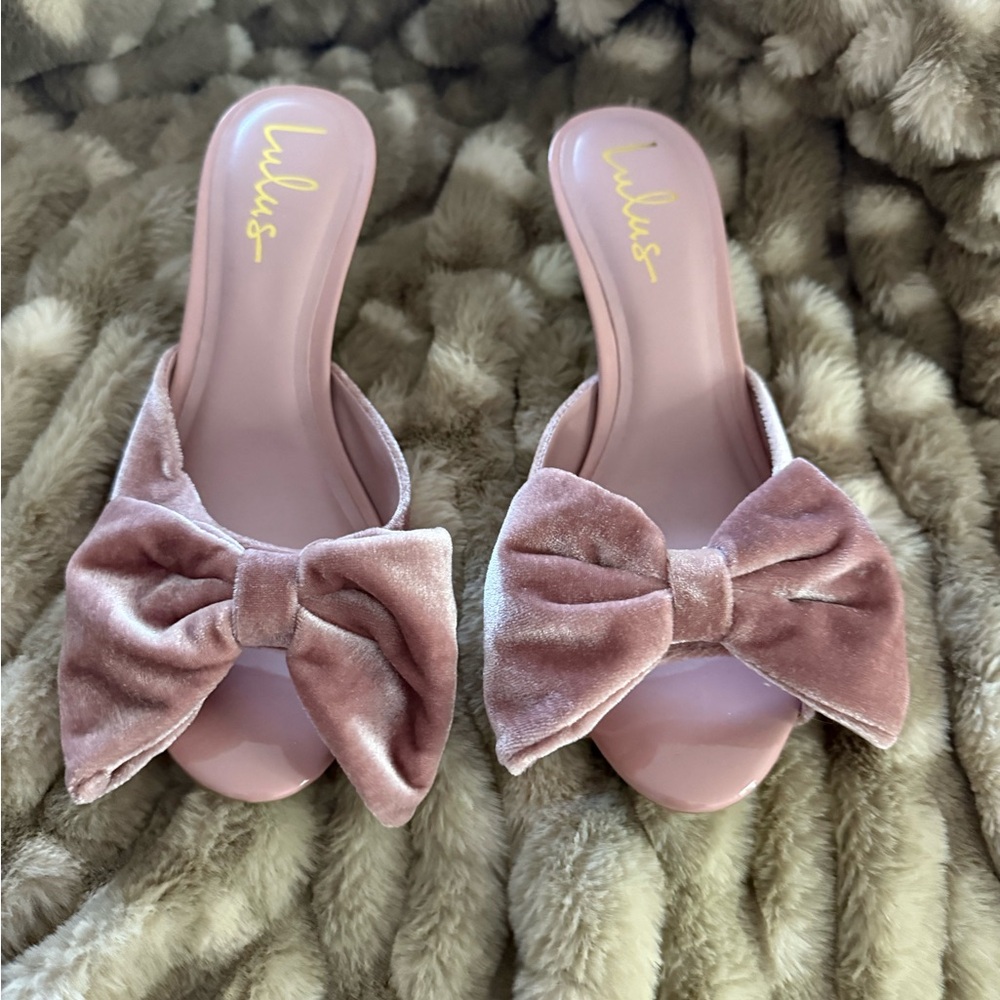 Lulu's Pink Velvet Bow Heels - Size 7 1/2 - Picture 3 of 4